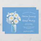 Elegant White Daisies Mason Jar auf Blue Wedding Einladung (Vorne/Hinten)