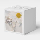 Elegant White Daisy Wedding Geschenkschachtel (Vorderseite)