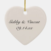 Elegant White Daisy Wir sind Verlobt Keramik Ornament (Hinten)