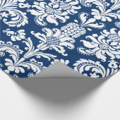 Elegant White Floral Damaskus Blue Background Wrap Geschenkpapier (Ecke)