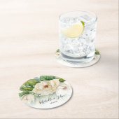 Elegant White Floral Magnolia nennt Script Wedding Runder Pappuntersetzer (Vor Ort)