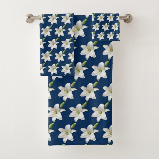 Elegant White Flowers on Prussian Blue Badhandtuch Set (Insitu)