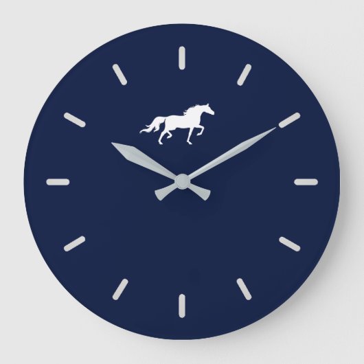 Elegant White Horse Silhouette on Navy Blue Große Wanduhr (Vorderseite)