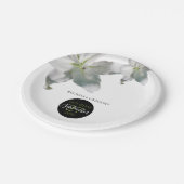 Elegant White Lilies Wedding Pappteller (Schrägansicht)