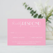 Elegant White Pink Minimalist Bright Wedding RSVP Karte (Stehend Vorderseite)