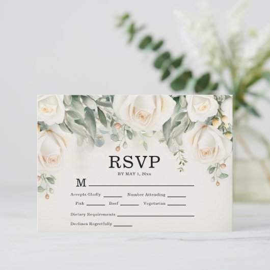 Elegant White Roses Grüne Hochzeit RSVP Karte (Stehend Vorderseite)