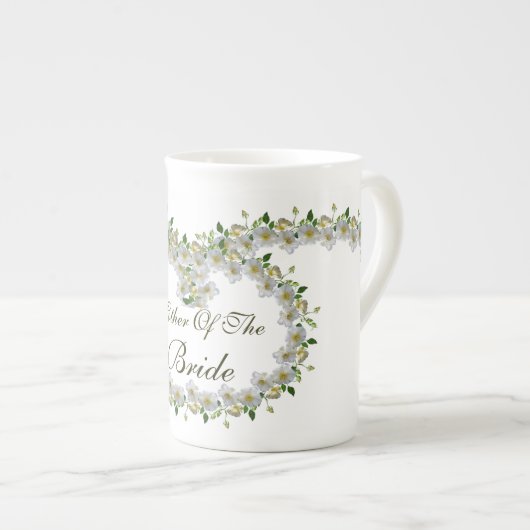 Elegant White Roses Grüne Mutter der Braut Porzellantasse (Vorderseite Rechts)