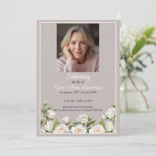 Elegant White Roses Taupe Funeral Folded Programm (Stehend Vorderseite)