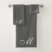 Elegant White Script Initial Gray Badhandtuch Set (Insitu)