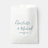 Elegant White & Teal Script Minimalist Wedding Geschenktütchen (Vorderseite)