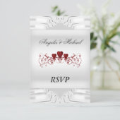 Elegant White Wedding RSVP Red Hearts Karte (Stehend Vorderseite)