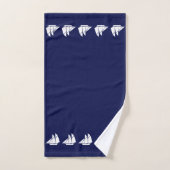 Elegant White Yacht on Navy Blue Badhandtuch Set (Handtuch)