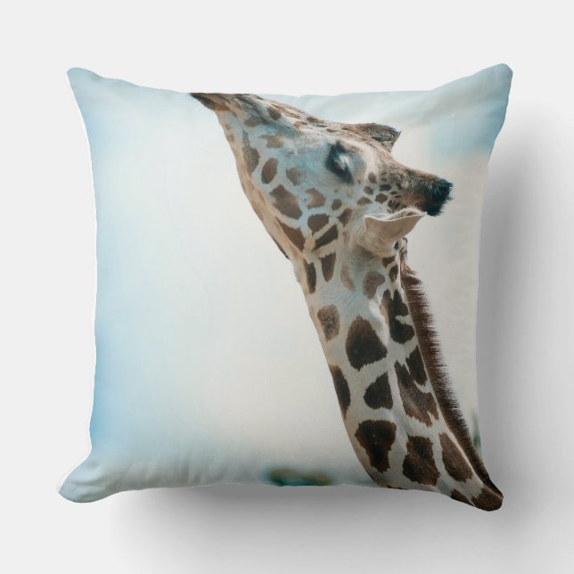 Elegant Wild Giraffe Throw Pillow – Safari Animal  Kissen (Vorderseite)