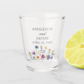 Elegant Wildflower Spring Wedding Personalized Schnapsglas (Vorderseite)