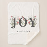 Elegant Winter Greenerity JOY Christmas Holiday Sherpadecke<br><div class="desc">Dieses elegante und festliche Urlaubskleid besticht durch das Wort JOY,  das von wunderschönen Aquarellen und Beeren auf klassisch weißem Hintergrund hervorgehoben wird. Passen Sie es mit Ihrem eigenen Namen oder Text an. Diese schöne Feriendecke ist ein fabelhaftes Geschenk für Familie und Freunde.</div>