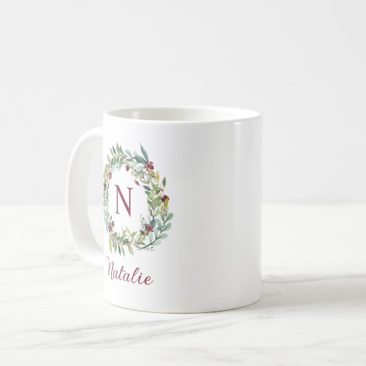 Elegant Winter Greenery Burgundy Monogram Wreath Kaffeetasse (Vorderseite Links)