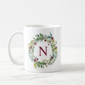 Elegant Winter Greenery Burgundy Monogram Wreath Kaffeetasse (Links)