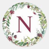 Elegant Winter Greenery Burgundy Monogram Wreath Runder Aufkleber (Vorderseite)