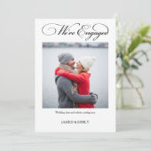 Elegant Wir sind Verlobte Script Foto Verlobung Ankündigung (Stehend Vorderseite)