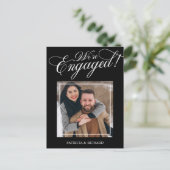 Elegant Wir sind Verlobte Verlobung Ankündigung Postkarte (Stehend Vorderseite)