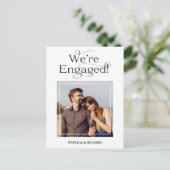 Elegant Wir sind Verlobte Verlobung Ankündigung Postkarte (Stehend Vorderseite)