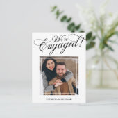 Elegant Wir sind Verlobte Verlobung Ankündigung Postkarte (Stehend Vorderseite)