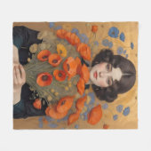 Elegant Woman Holding Bouquet von Mohnblumen Blume Fleecedecke (Vorderseite (Horizontal))