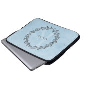 Elegant Wreath Monogram | Blue Laptop Sleeve (Vorne Knopf)