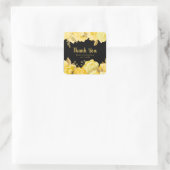 Elegant Yellow and Gold Flowers Birthday Party Quadratischer Aufkleber (Tasche)