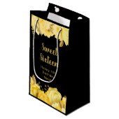 Elegant Yellow and Gold Flowers Sweet Sixteen Kleine Geschenktüte (Vorderseite Schrägansicht)