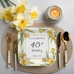 Elegant Yellow Daffodils Floral 40. Geburtstag Pappteller<br><div class="desc">Elegante gelbe Daffodien Blumenmuster "40. Geburtstag" Design mit einem Blumenquadrat aus Narzissen umgeben einen weißen und grünen Rahmen auf einem bedrückten gelb-weiß Hintergrund.</div>