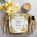 Elegant Yellow Daffodils Floral 70. Geburtstag Pappteller<br><div class="desc">Elegante gelbe Daffodien Blumenmuster "70. Geburtstag" Design mit einem Blumenquadrat aus Narzissen umgeben einen weißen und grünen Rahmen auf einem bedrückten gelb-weiß Hintergrund.</div>
