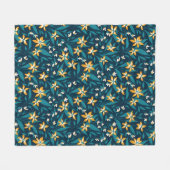 Elegant Yellow Flower Pattern in Dark Green Leaves Fleecedecke (Vorderseite (Horizontal))