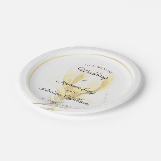 Elegant Yellow Magnolia Wedding Pappteller (Schrägansicht)