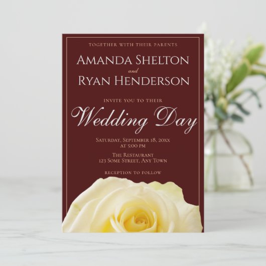 Elegant Yellow Rose Burgundy Blumenhochzeit Einladung (Stehend Vorderseite)