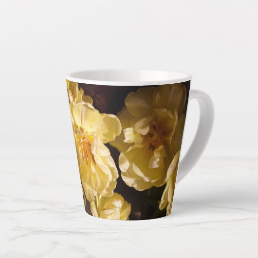 Elegant Yellow Tulips Floral Milchtasse (Rechte Ecke)