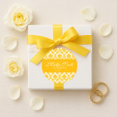 Elegant Yellow White Damask Wedding Gefallen Runder Aufkleber