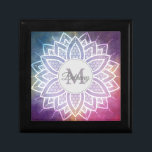 Elegant Zen Mandala Design Personalisiert Erinnerungskiste<br><div class="desc">Personalisierte Sake-Box mit dekorativem Mandala-Design.</div>