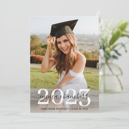 Elegante 2 Foto Script Overlay Graduation Party in Einladung (Stehend Vorderseite)