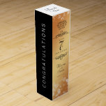 Elegante 7. Geburtstagsfeier der Kupferpresse Weinbox<br><div class="desc">Fügen Sie eine besondere Touch zu den Feiern zum 7. Hochzeitstag mit dieser Weingeschenkbox hinzu! Elegante schwarze Serifen und serifenlose Schriftzeichen mit sechseckigen Konfetti auf Kupfer-Hintergrund fügen eine unvergessliche Touch für diesen besondere Anlass und Meilenstein hinzu. Passen Sie sich die Namen des glücklichen Paares an und die Jahre der Ehe...</div>