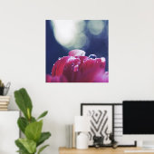 Elegante Abstrakte Regentropfen auf rosa Blume Pet Poster (Heimbüro)