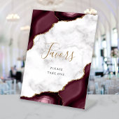 Elegante Agate Burgundy Gold Marble Gastgeschenke Sockelschild