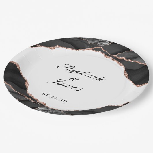 Elegante Agate Schwarz-weiße Rose Pappteller (Schrägansicht)