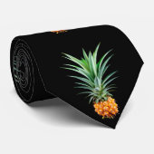 elegante Ananas | Schwarzer Hintergrund Krawatte (Gerollt)