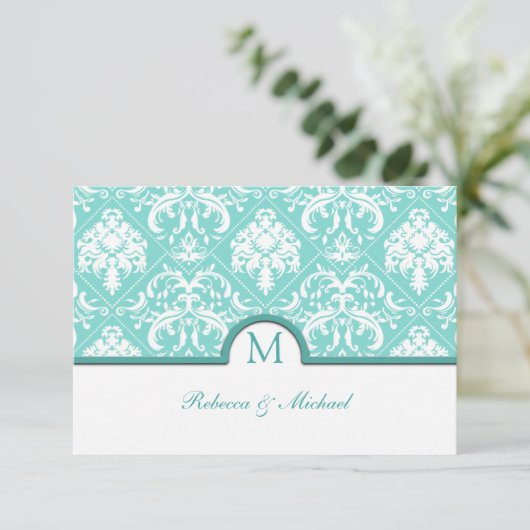 Elegante Aqua Blue & White Damask Monogram UAWG RSVP Karte (Stehend Vorderseite)
