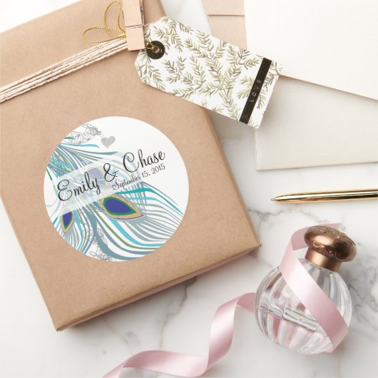 Elegante Aqua Gray 3 Peacock Feathers Wedding Runder Aufkleber (Schenken)