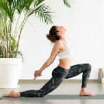 Elegante Aquarellfarben Leggings<br><div class="desc">Dieses Muster hat elegante grüne Äste und gelbe Beeren auf dunklem Hintergrund.</div>