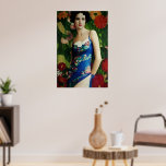 Elegante Art Deco Frauen mit großer Blume Kunst, D Poster<br><div class="desc">Gefühl extravagant? Dieses Meisterwerk im Art-Déco-Stil ist ein echtes Highlight! Die rauschenden 20er mögen vorbei sein,  aber der Glamour lebt in diesem atemberaubenden Stück weiter. Die aufwändigen Details und die lebhaften Farben der Blume werden Ihnen Gefühl wie ein echter Gatsby verlassen.</div>