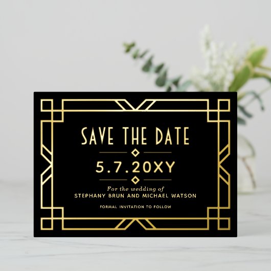 Elegante Art Deco Save the Date Black Gold Card Folieneinladung (Stehend vorne)