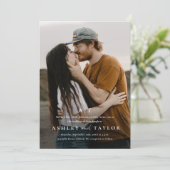 Elegante Art Monogram Foto Wedding Einladung (Stehend Vorderseite)